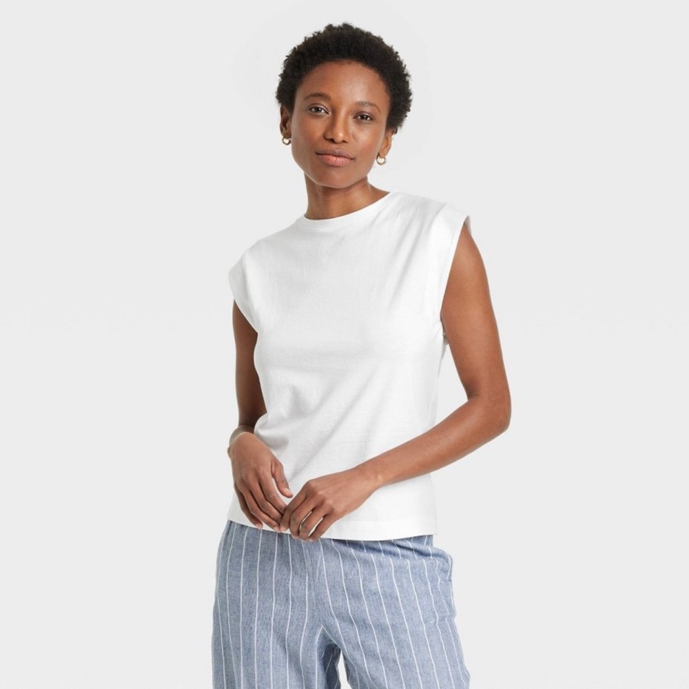 a new day White Extended Short Sleeve T-Shirt in Size Small